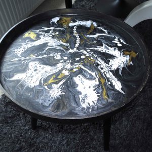 268 - tafeltje zwart/goud Acryl Pouring€ 50,00